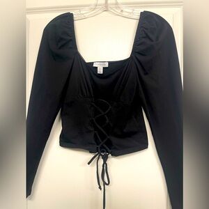 TOPSHOP Women’s black top in brand new like condition